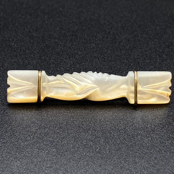 Jewelry - Vintage Handshake Friendship Pin White Carved Mother of Pearl Brass Tone 1.92in